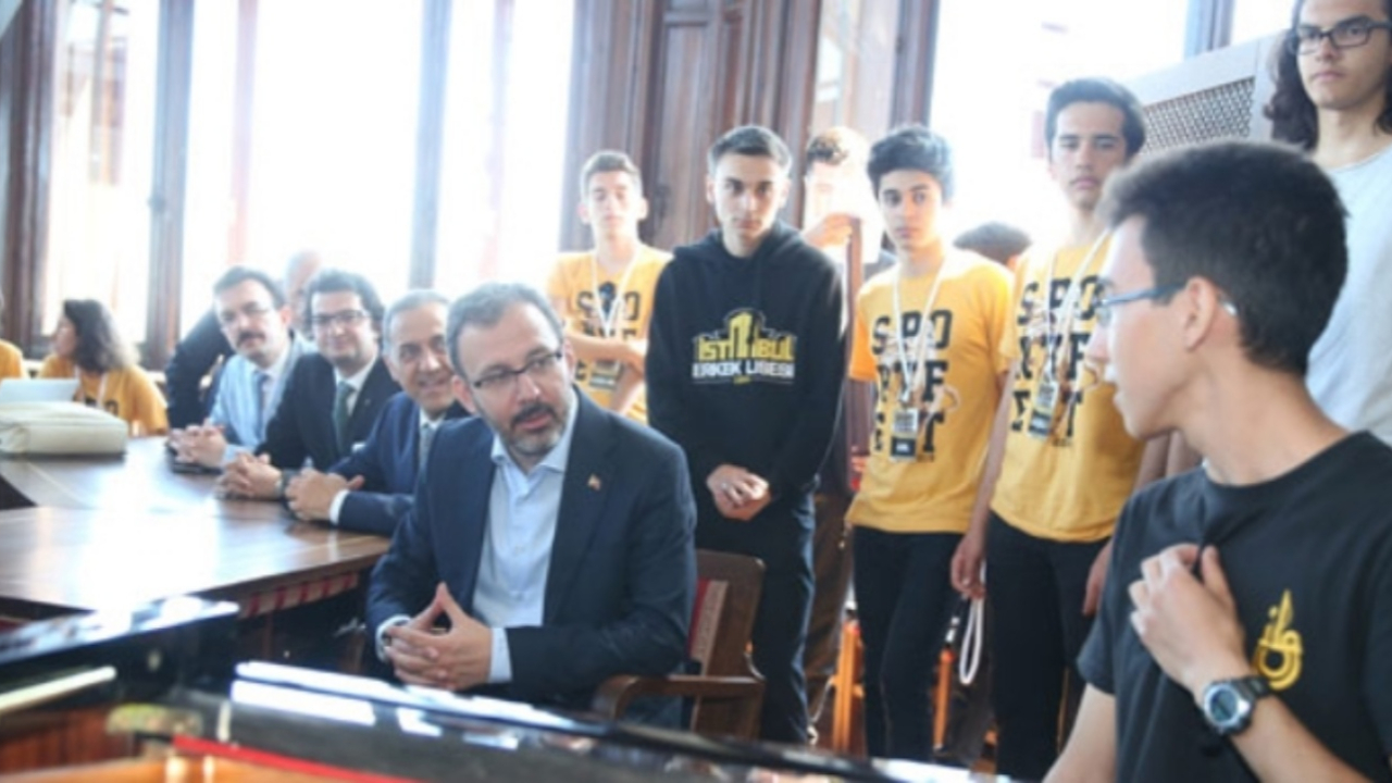 Bakan Kasapoğlu öğrencilerle buluştu!