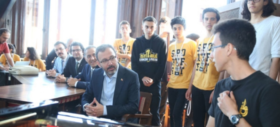 Bakan Kasapoğlu öğrencilerle buluştu!