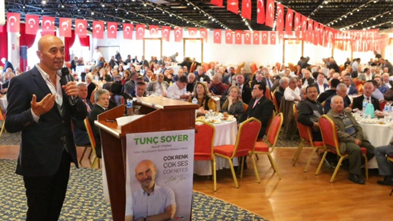 İzmir'de Başkan Tunç Soyer muhtarlarla buluştu