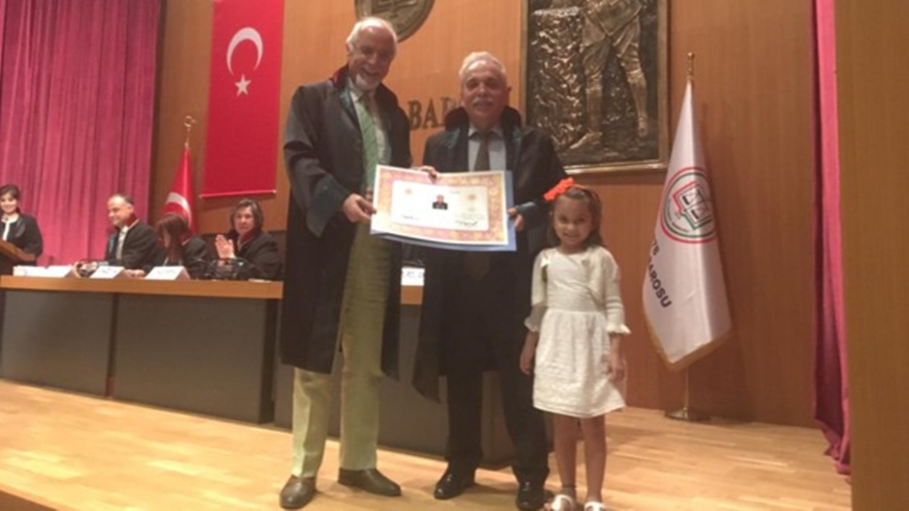 Deneyimli habercinin babası 72 yaşında avukat oldu...