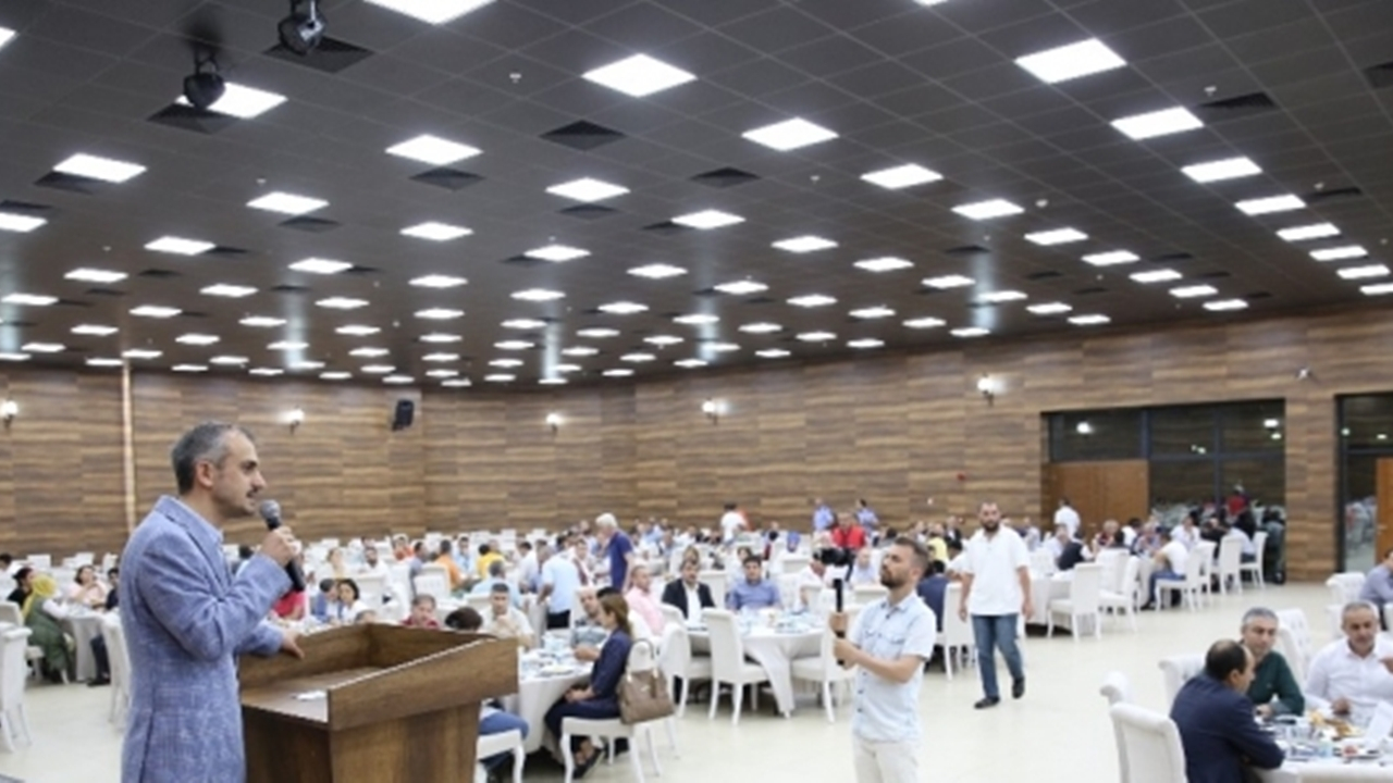 Kocaeli'de Başkan Bünyamin Çiftçi, personelle iftarda buluştu