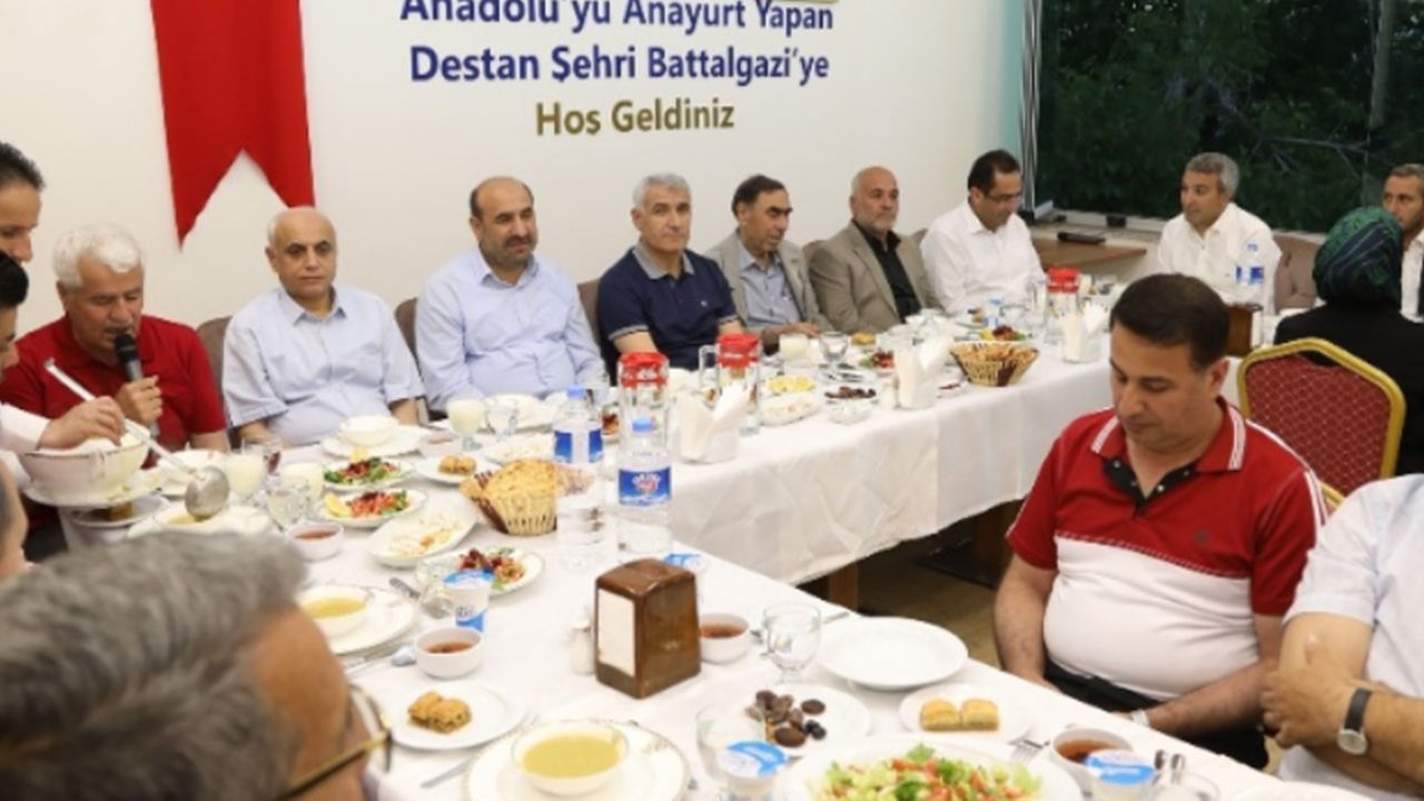 Malatya'da Başkan Osman Güder partililerle iftarda buluştu