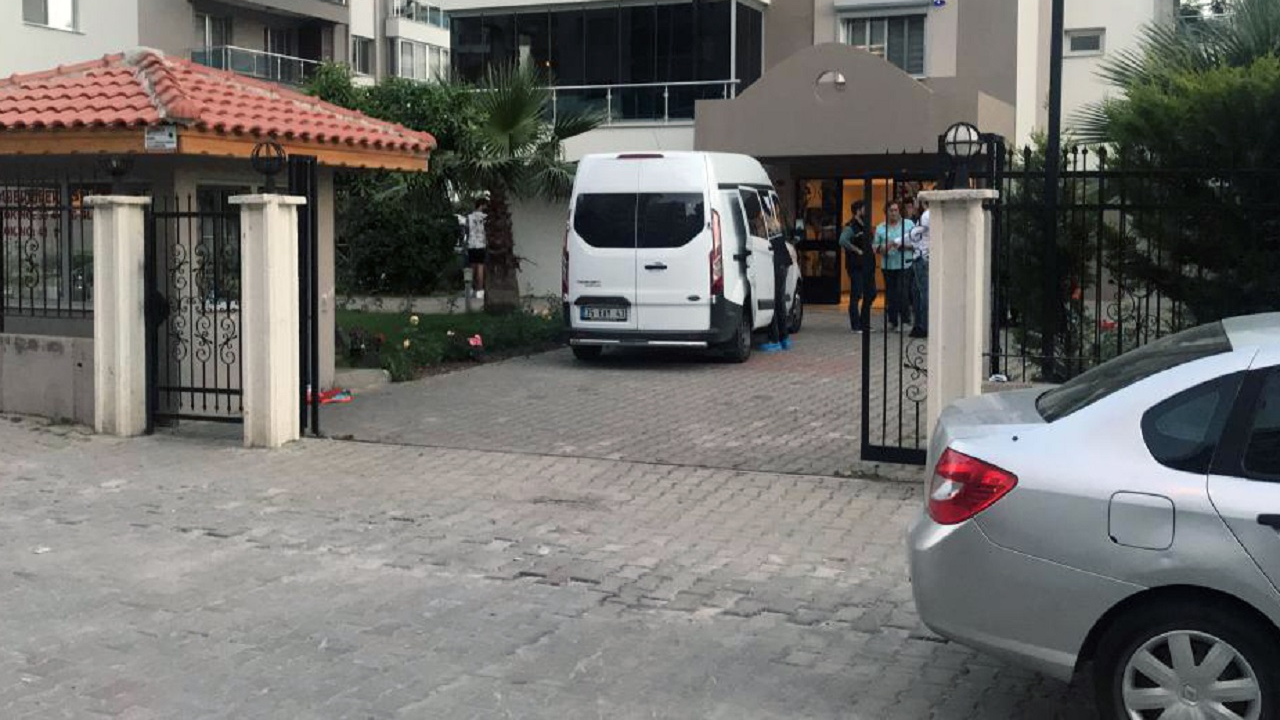 Ev hapsindeki iş adamına kanlı infaz!
