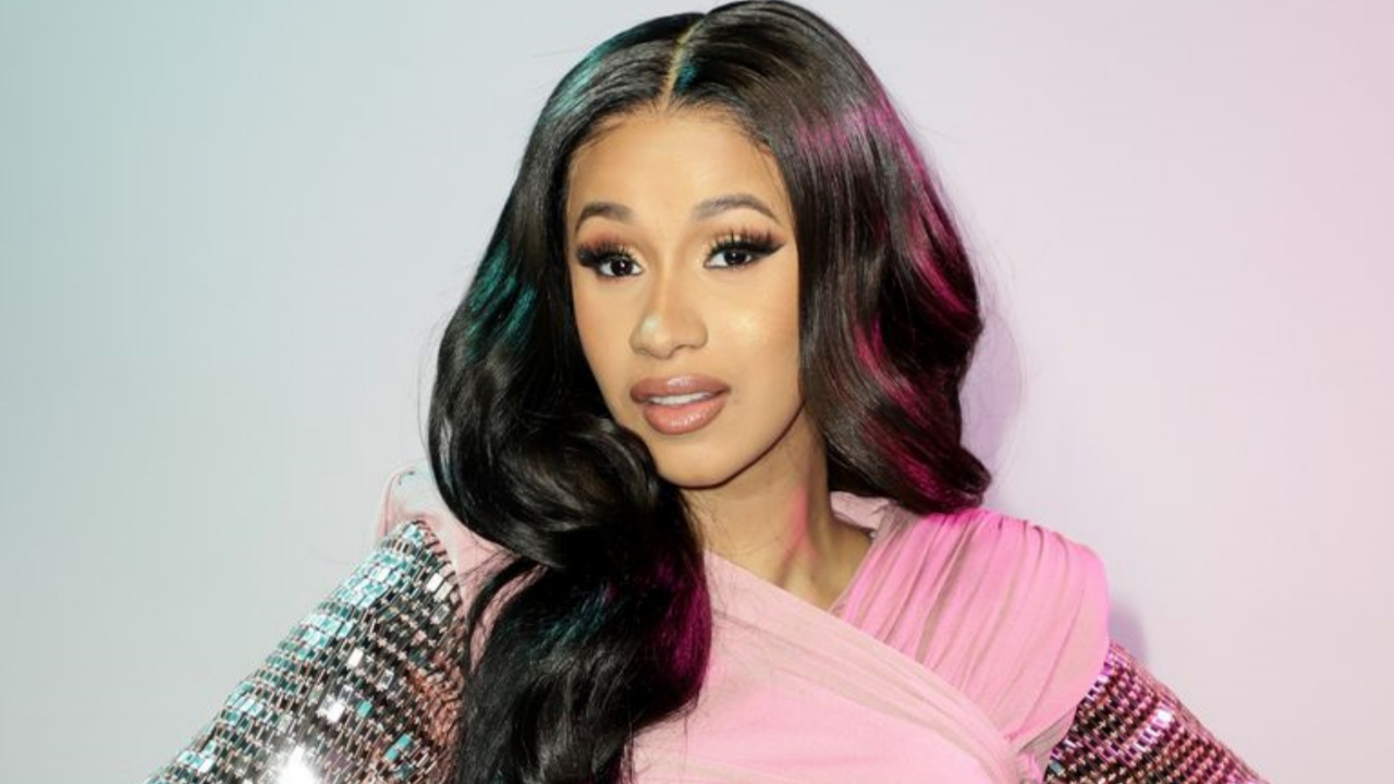 Cardi B estetik yaptırdı!