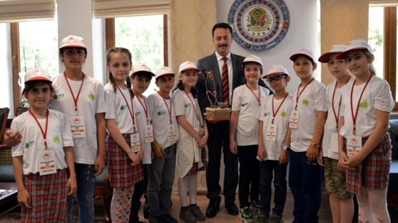Bilecik'te proje öğrencilerinden Vali Bilal Şentürk’e ziyaret