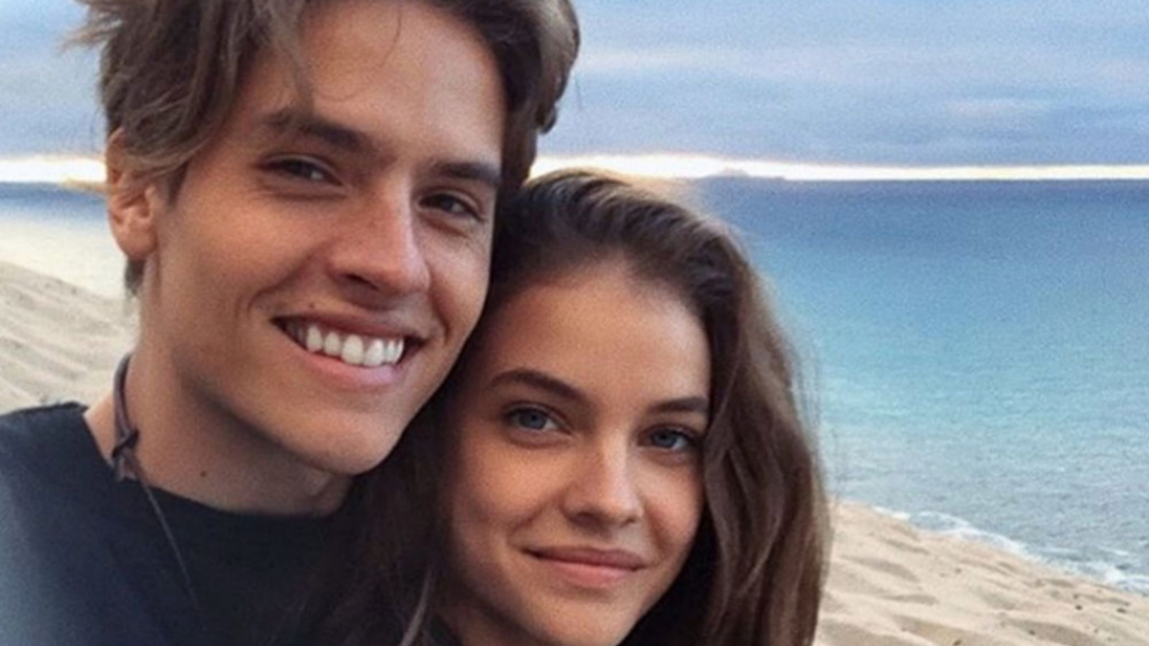 Dylan Sprouse saçını kazıttı ve maviye boyadı!