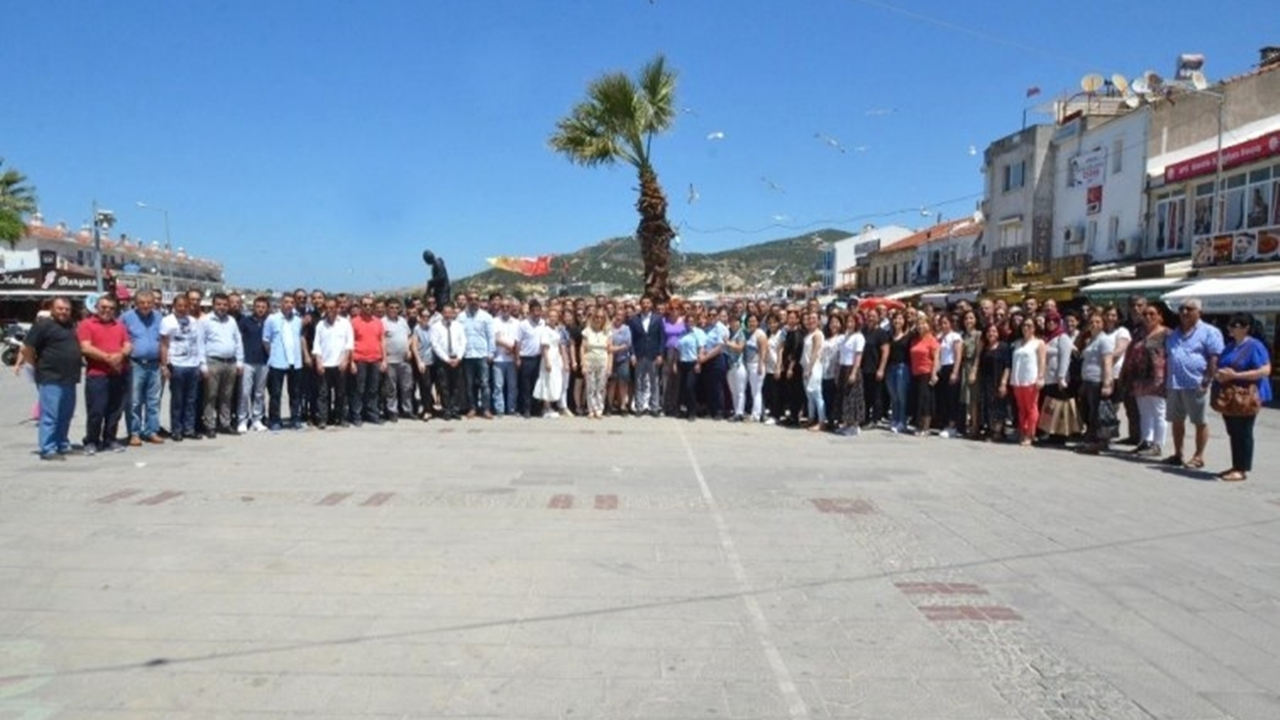 İzmir'de Başkan Fatih Gürbüz, belediye personeliyle bayramlaştı