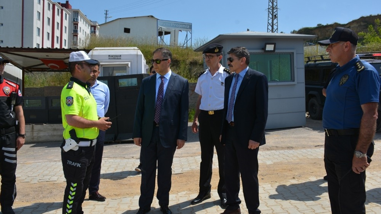 Sinop'ta Vali Köksal Şakalar, trafik kontrolü uygulamalarını denetledi