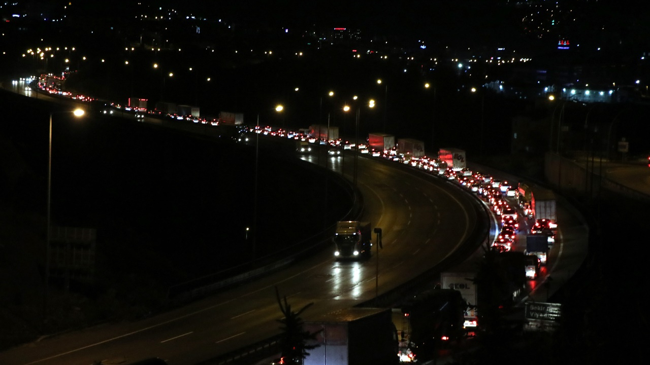 Anadolu Otoyolu'nda yoğunluk artıyor!