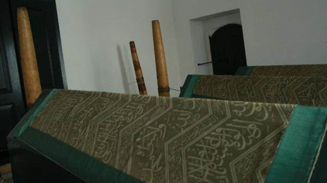 İşte Dolmabahçe Sarayı'nda 200 yıldır gizli kalan türbe!