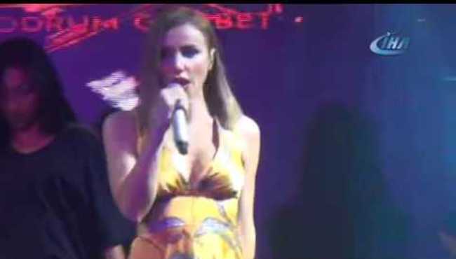 Şarkıcı Gülşen’den Demet Akalın isyanı! "Ay bu Demet'in sesi de..."