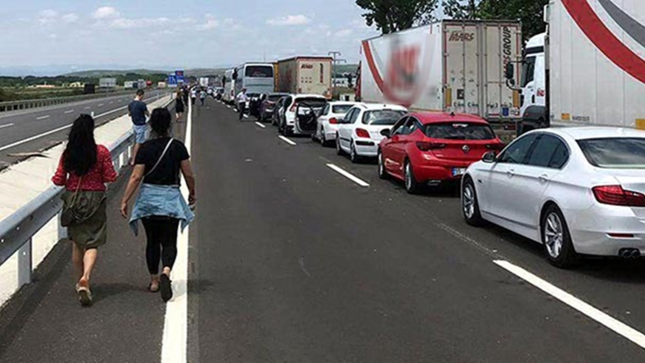 Sınırda 5 km kuyruk oluştu!