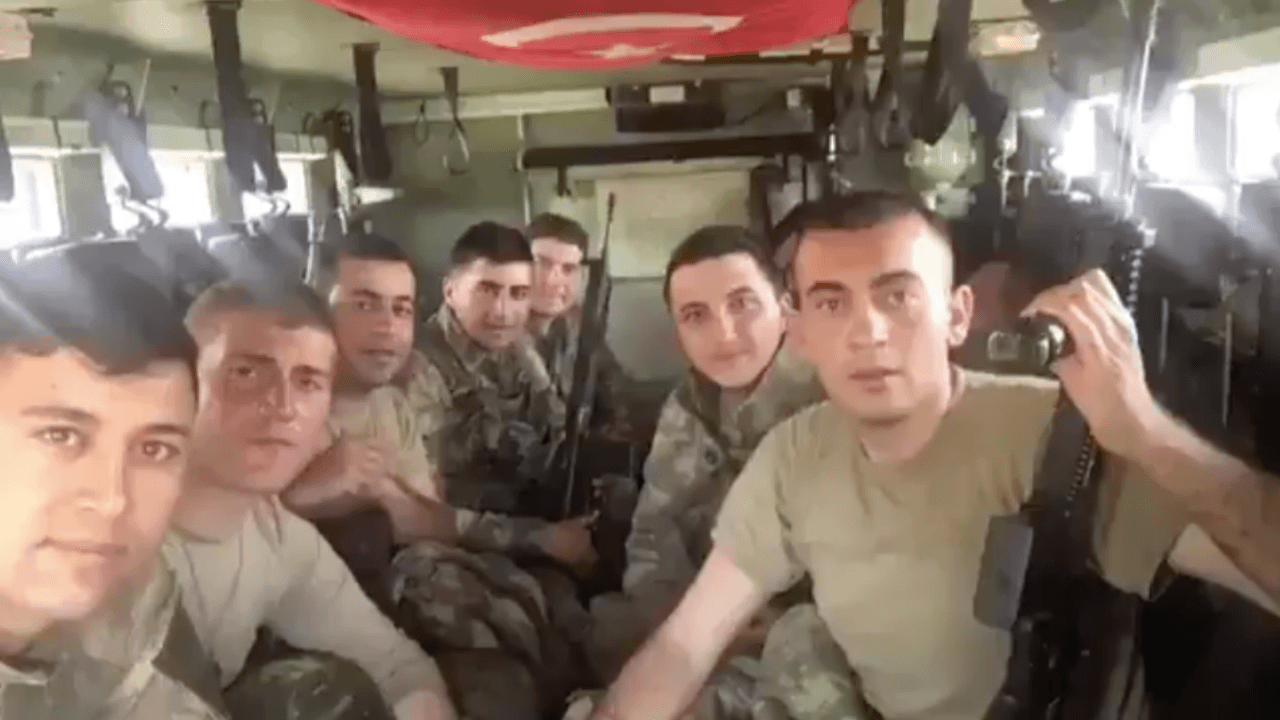 Askerlerden Sedat Peker'e selam!