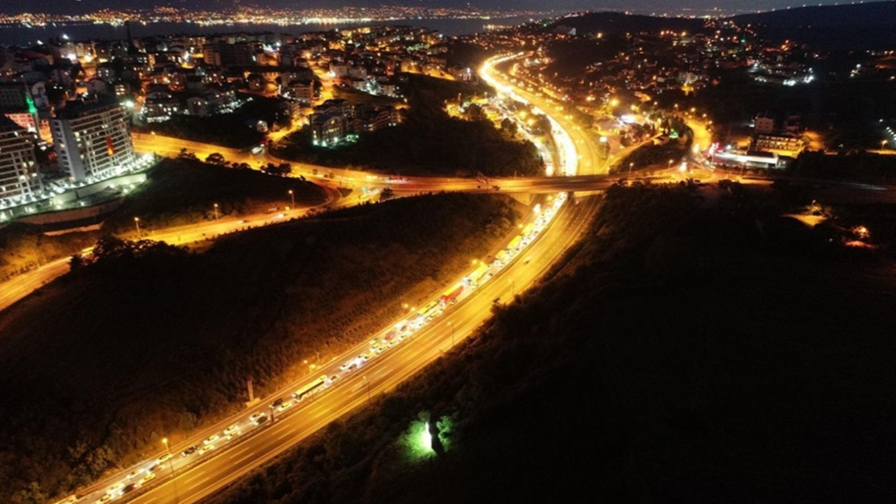 Trafikte bayram tatili yoğunluğu artıyor!
