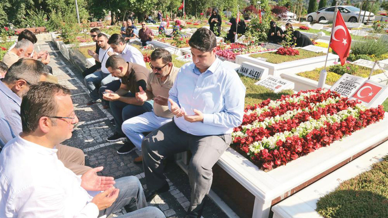 15 Temmuz Derneği'nden şehitlere ziyaret!