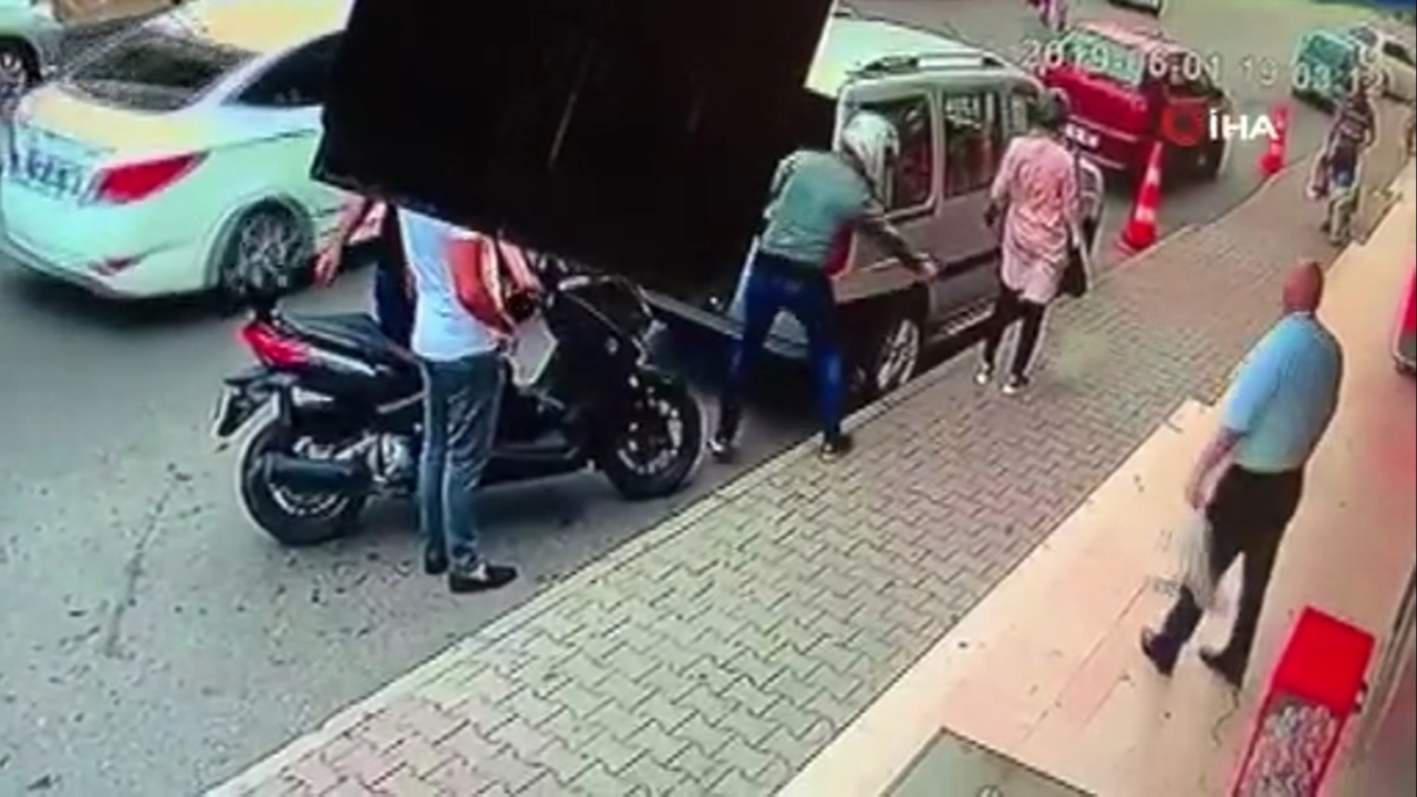 Pide alan kadını böyle vurdu...