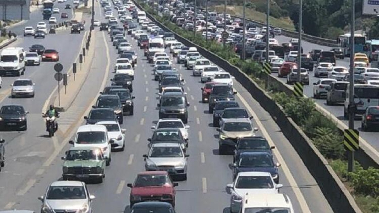İstanbul'da bayram yoğunluğu! Trafik kilit...