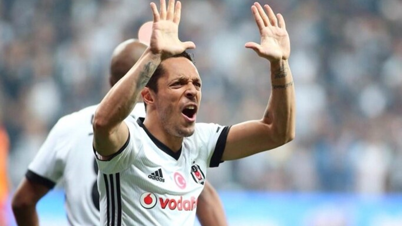 Adriano'nun yeni takımı belli oluyor!