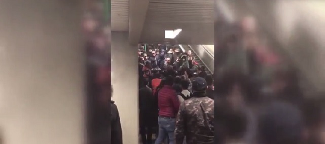 Napolili taraftarlar metroda terör estirdi