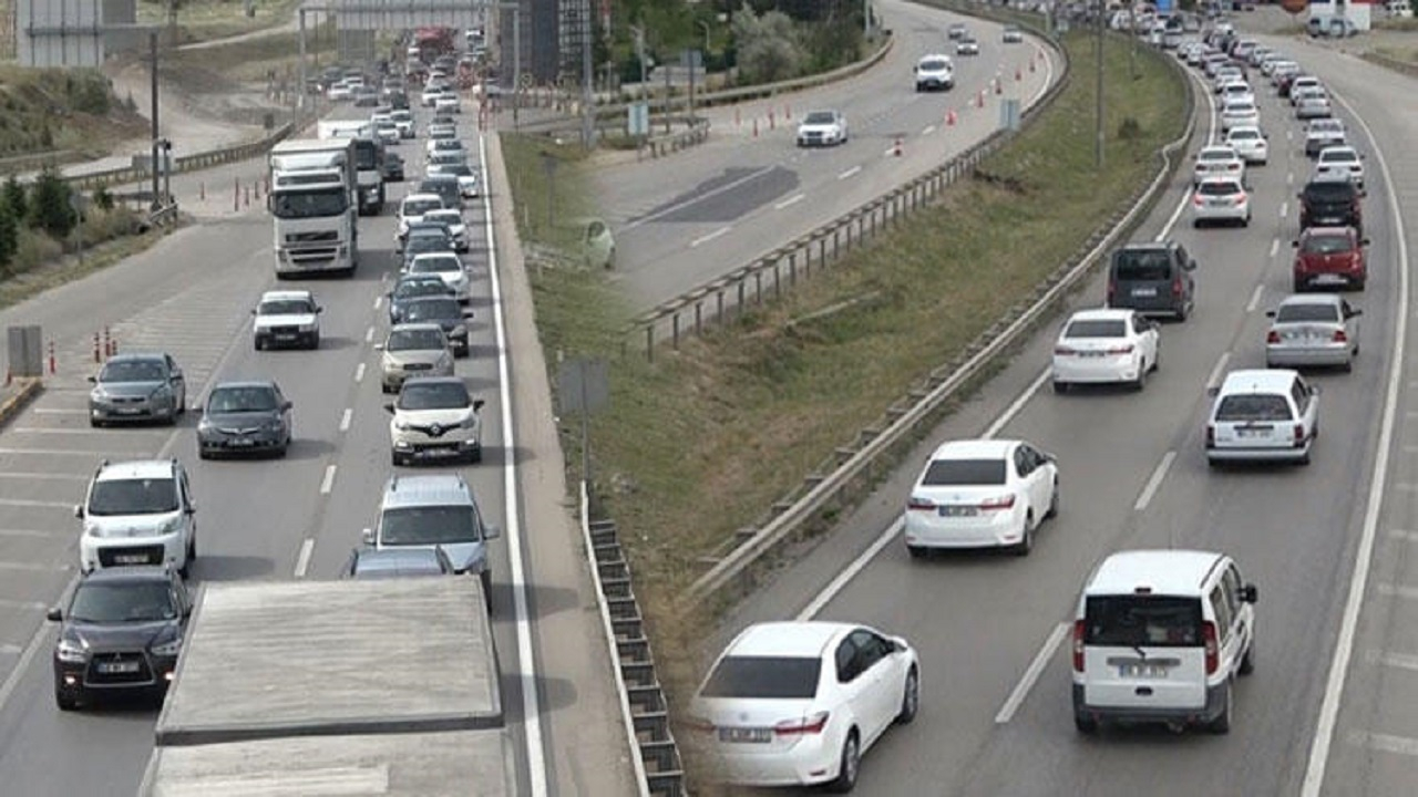 43 ilin geçiş noktasında aşırı yoğunluk!
