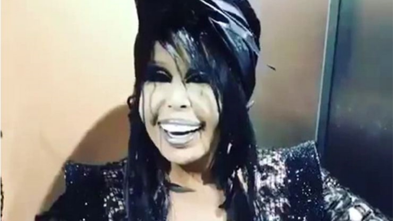 Diva'nın konser kıyafeti sosyal medyada olay oldu!