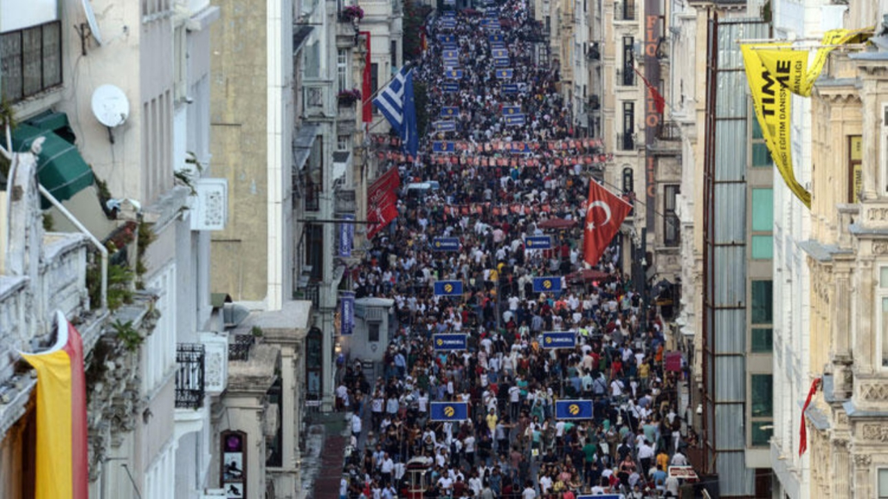 İstiklal Caddesi'nde adım atacak yer kalmadı!