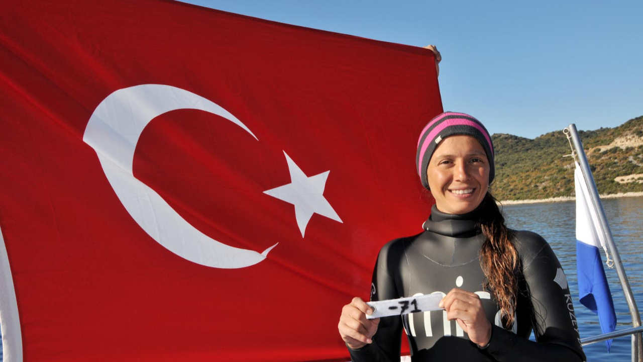 Şampiyon sporcunun eşi denizde kaybolmuştu...
