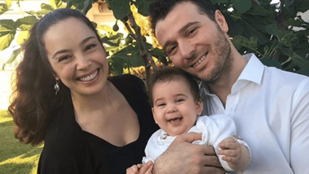 Azra Akın'dan küçük Demir ile bayram pozu!