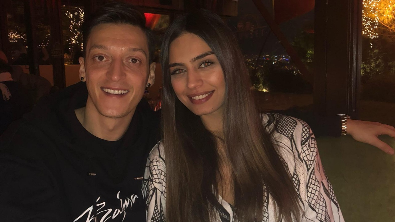 Mesut ve Amine salona bu şarkıyla girdi...