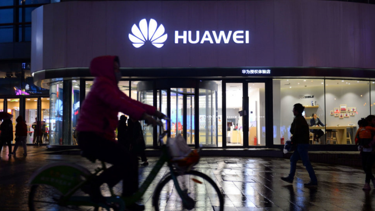 Huawei yaptırımına Facebook da katıldı!