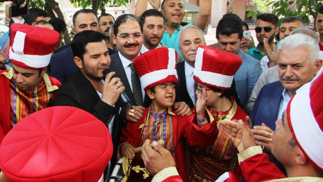 Yıldırım'dan "Urfalıyam ezelden" türküsü!