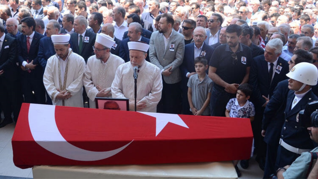 CHP Denizli Milletvekili Kazım Arslan toprağa verildi