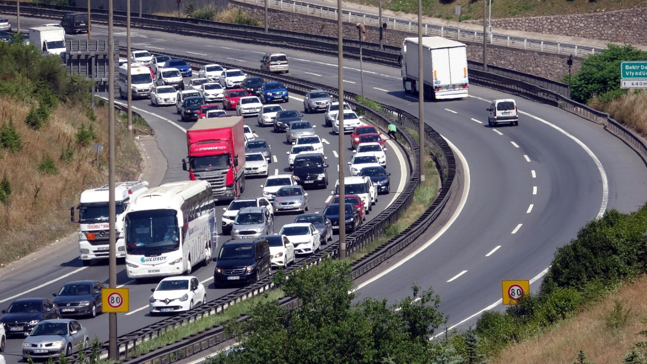 Bayram sonrası dönüş trafiği devam ediyor!