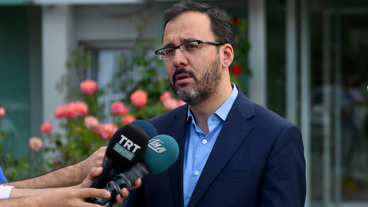 Bakan Kasapoğlu'ndan milli haltercilere kutlama!