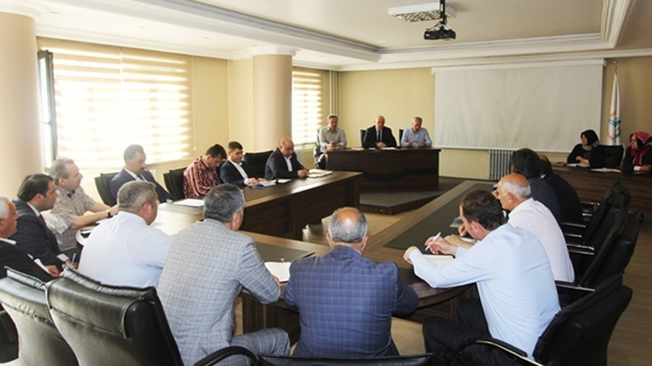 Bayburt'ta Başkan Hükmü Pekmezci, birim müdürleriyle toplantı yaptı