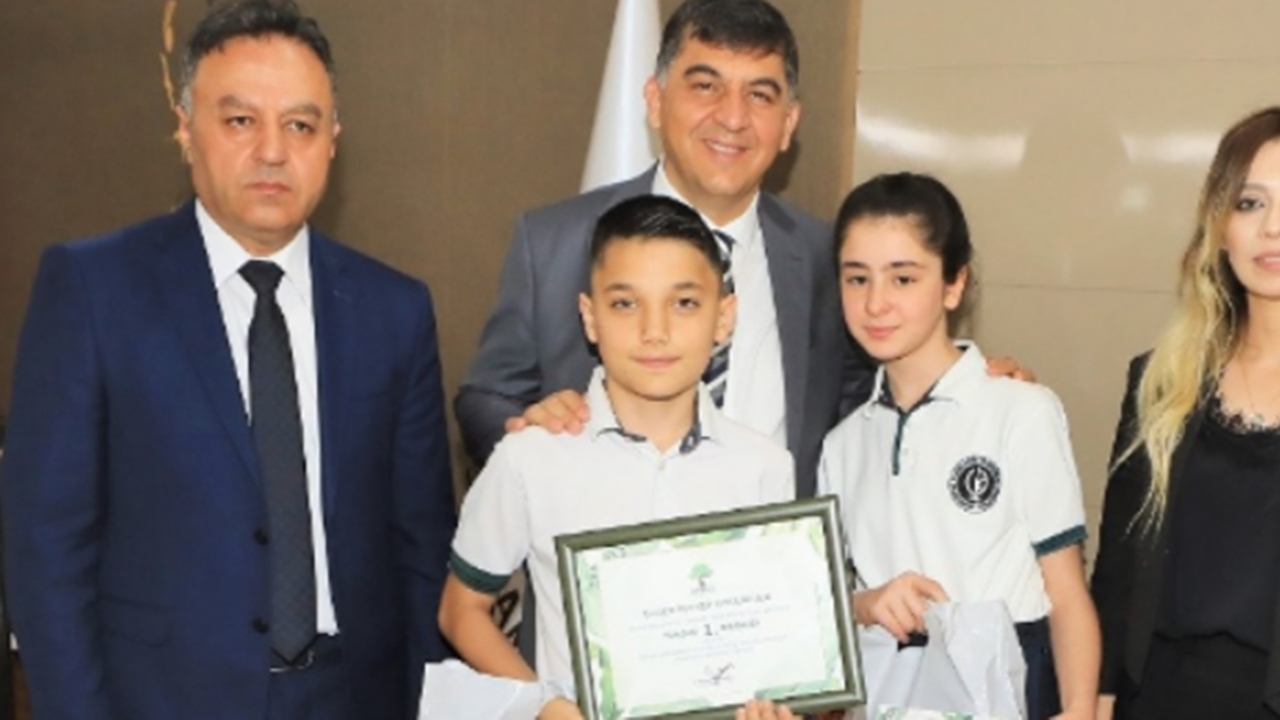 Gaziantep'te Rıdvan Fadıloğlu, atık pil yarışması birincilerini ağırladı