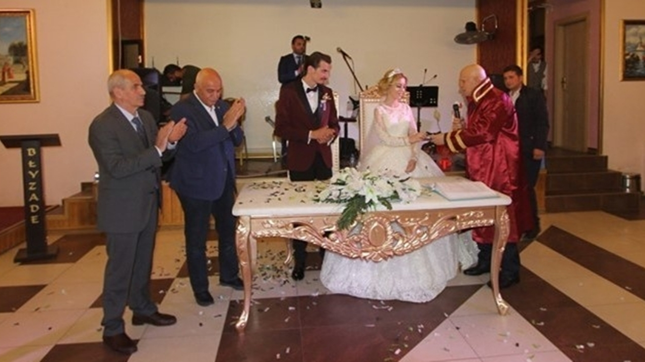 Bayburt'ta Başkan Hükmü Pekmezci, Ali ve Hanife çiftinin nikahını kıydı