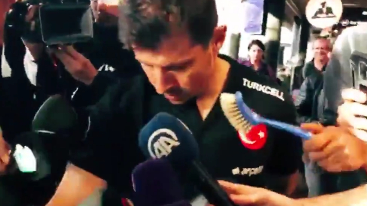 Burak Yılmaz'dan esprili fırça paylaşımı...