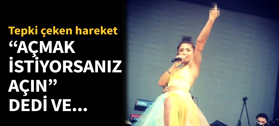 Melek Mosso'dan konserde tepki çeken hareket!