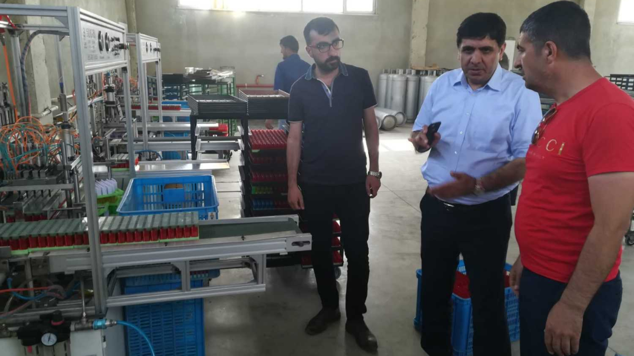 Iğdır'da Rektör Mehmet Hakkı Alma, Koko Çakmak fabrikasında incelemelerde bulundu