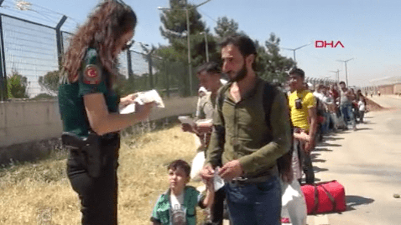 Suriyelilerin bayram dönüşleri başladı!