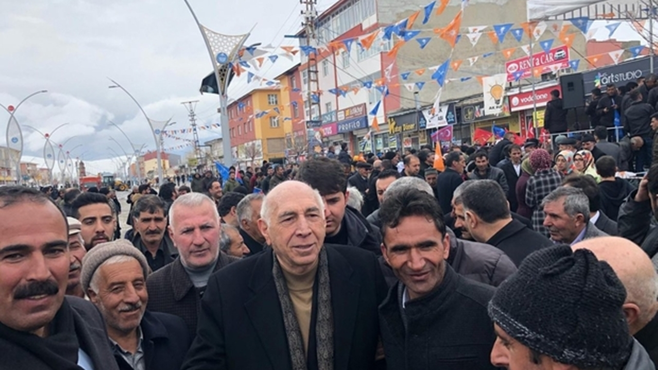 Van'da AK Parti’li İrfan Kartal’dan seçim çalışması