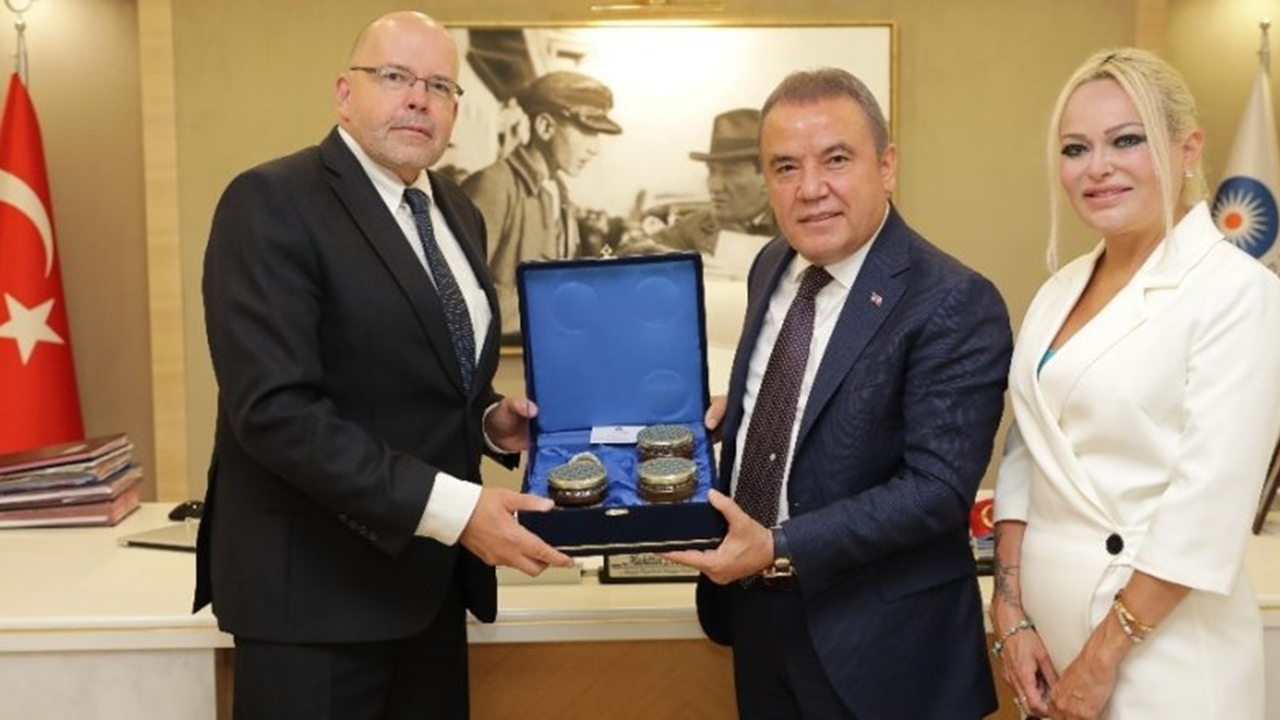 Antalya'da Başkan Muhittin Böcek’ten Letonya-Antalya ilişkilerine tam destek