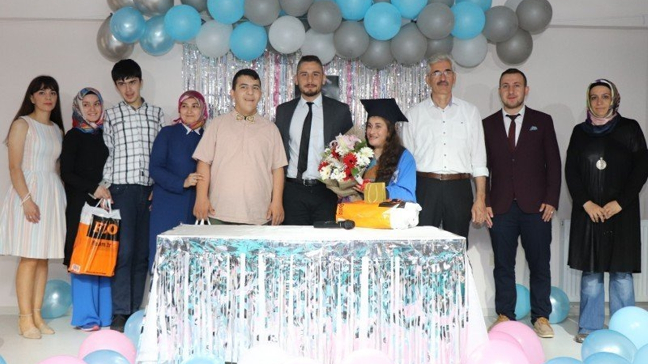 Düzce'de Başkan Yardımcısı Celal Kasapoğlu öğrencileri yalnız bırakmadı
