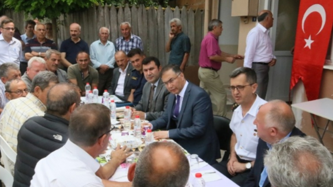 Sinop'ta Vali Köksal Şakalar çiftçileriyle görüştü