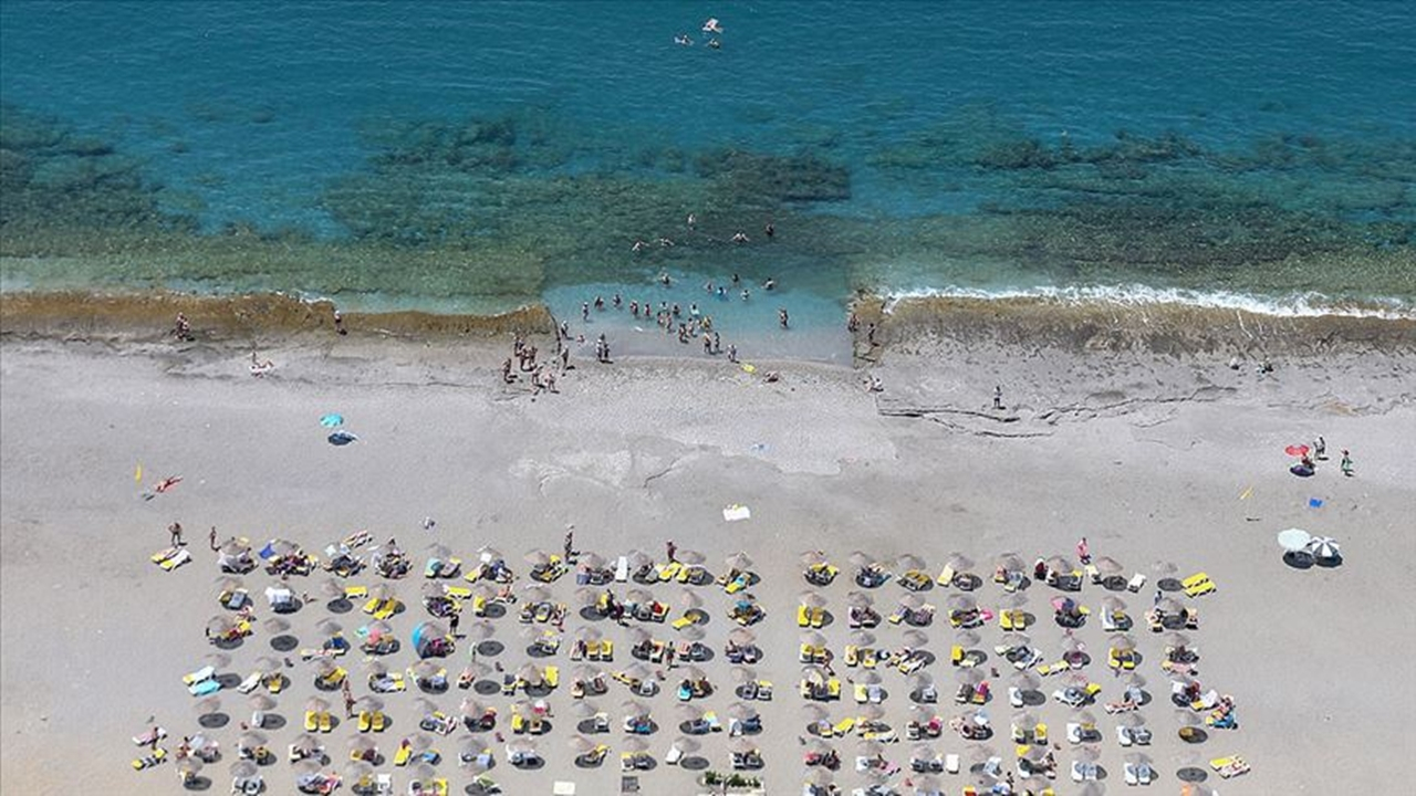 Antalya'ya Letonyalı turist akını...