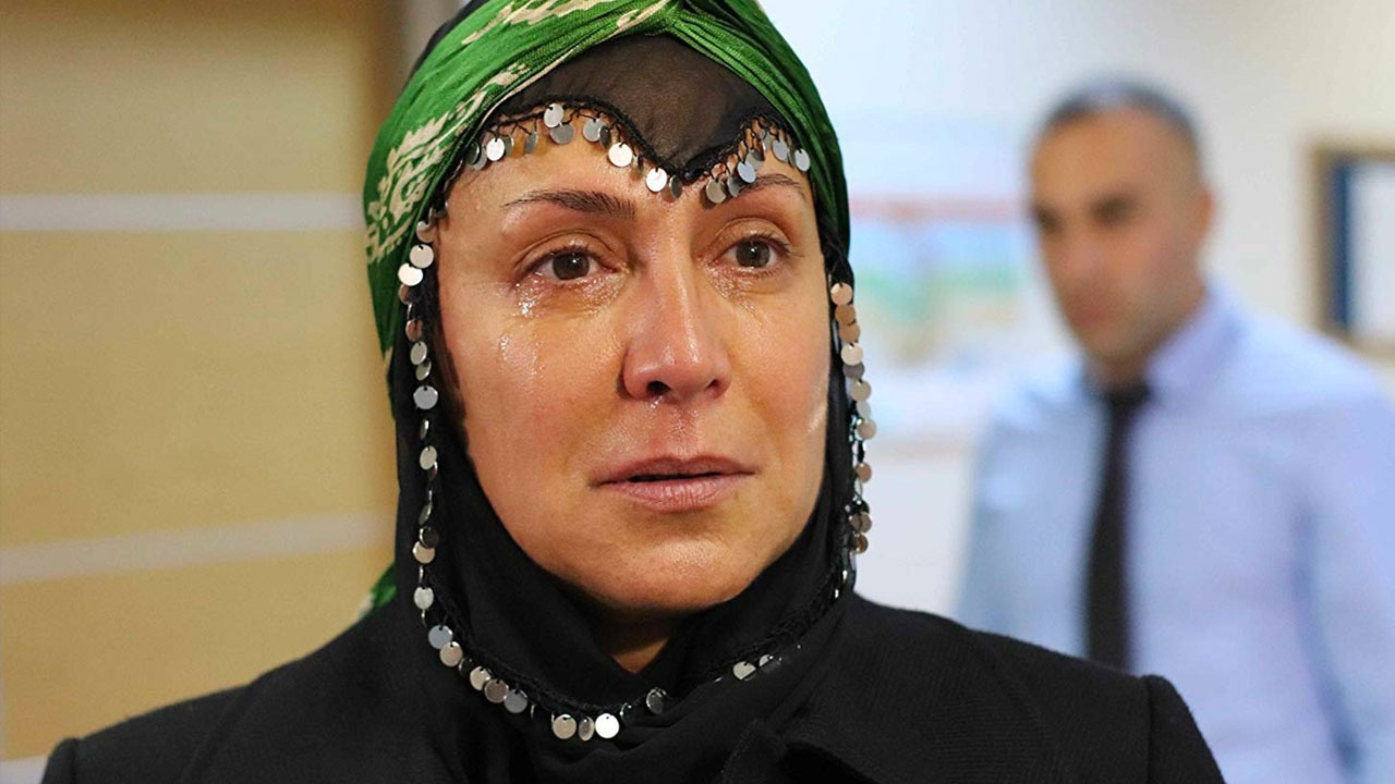 49 yaşındaki oyuncudan bikinili pozlar!