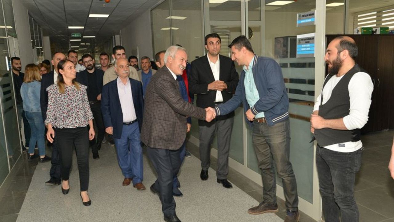 Diyarbakır'da Adnan Selçuk Mızraklı, ilçe belediye başkanlarıyla buluştu