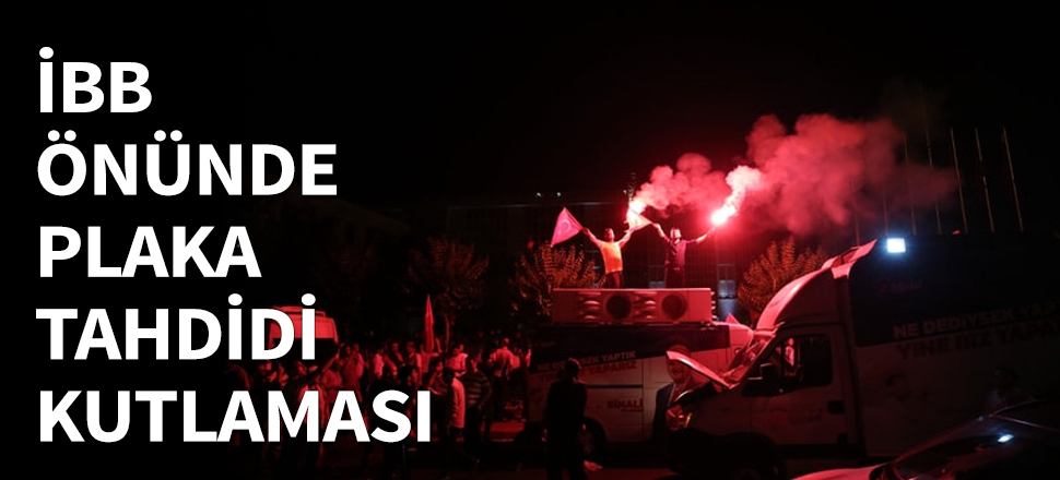 İBB önünde "plaka tahdidi" kutlaması...