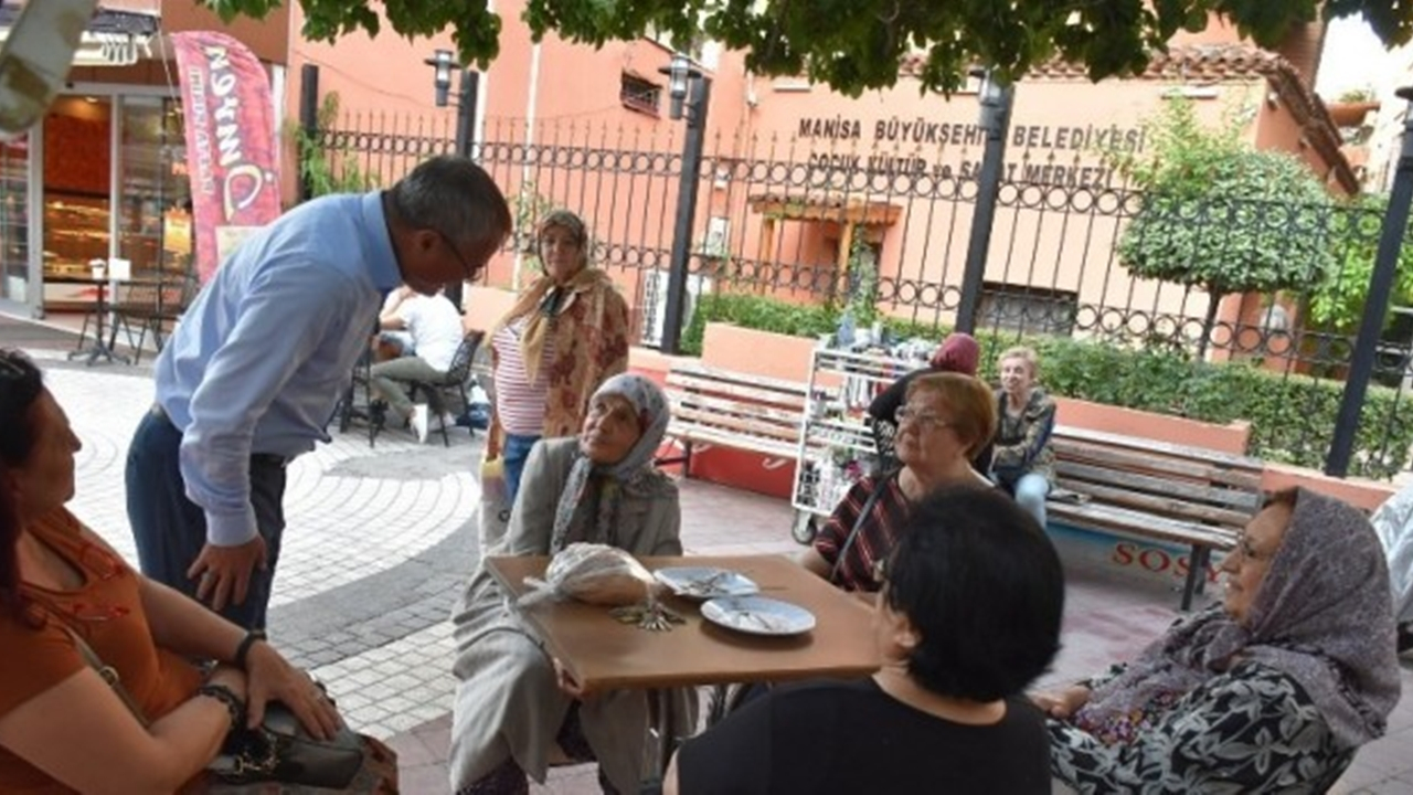 Manisa'da Vali Ahmet Deniz, İzmir Caddesi esnafını ziyaret etti